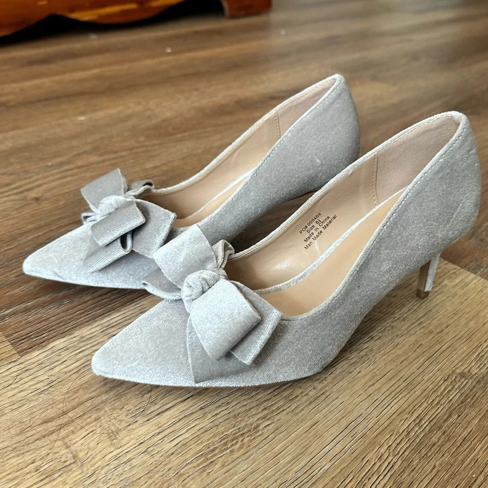 Velvet bow silver pumps, women, size 6.5, holiday, party, evening - Picture 2 of 5